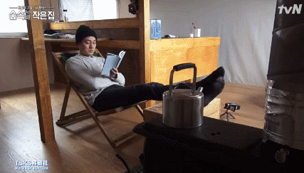 林中小屋自发性与世隔绝的纪录片