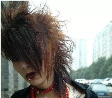 杀马特发型最让妹子抓狂的男生发型今天就来盘点一下经常搞出一些让人