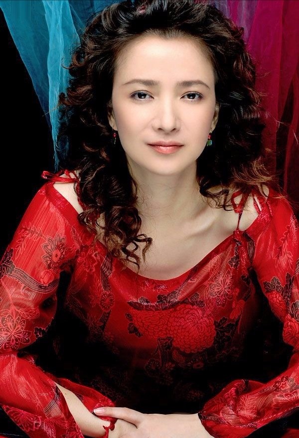 何晴年轻的时候真美喜欢她吗