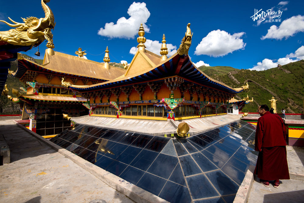 几张嘎丁寺的特写嘎丁寺也叫尕丁寺始建于明嘉靖十四年