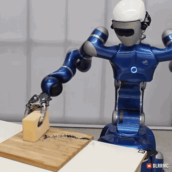 这个机器人为了上天,先学会了扫地擦桌子冲咖啡