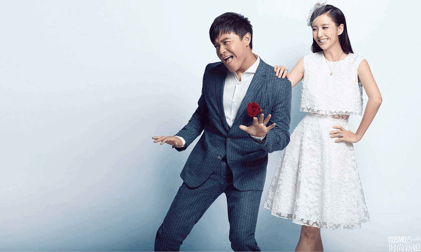 佟丽娅陈思诚两人再次现身迪士尼乐园,举止亲密狂撒狗粮