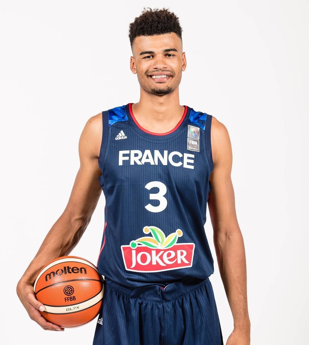 卡巴罗已经抵达okc欢迎这位帅气的法国小伙看起来很阳光很有激情