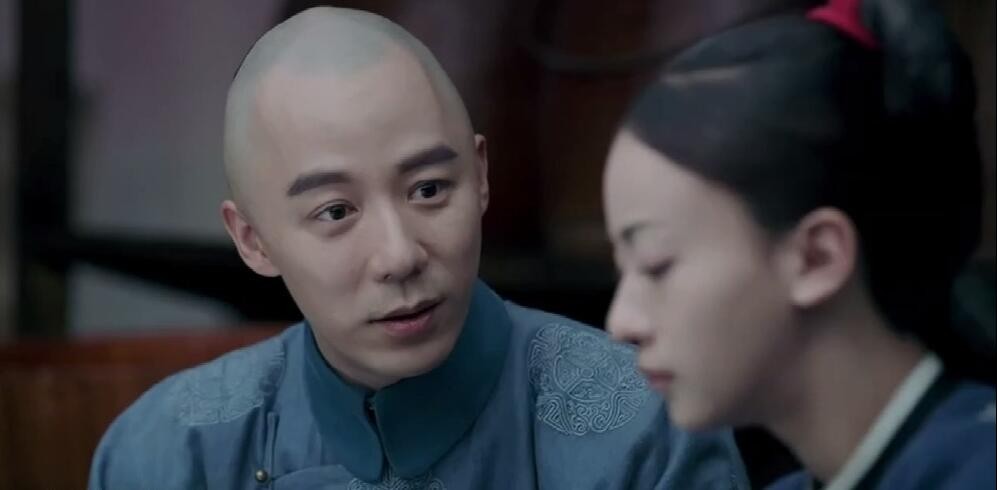 万人恨的袁春望,在冷宫戏份中,只靠一个眼神的演技