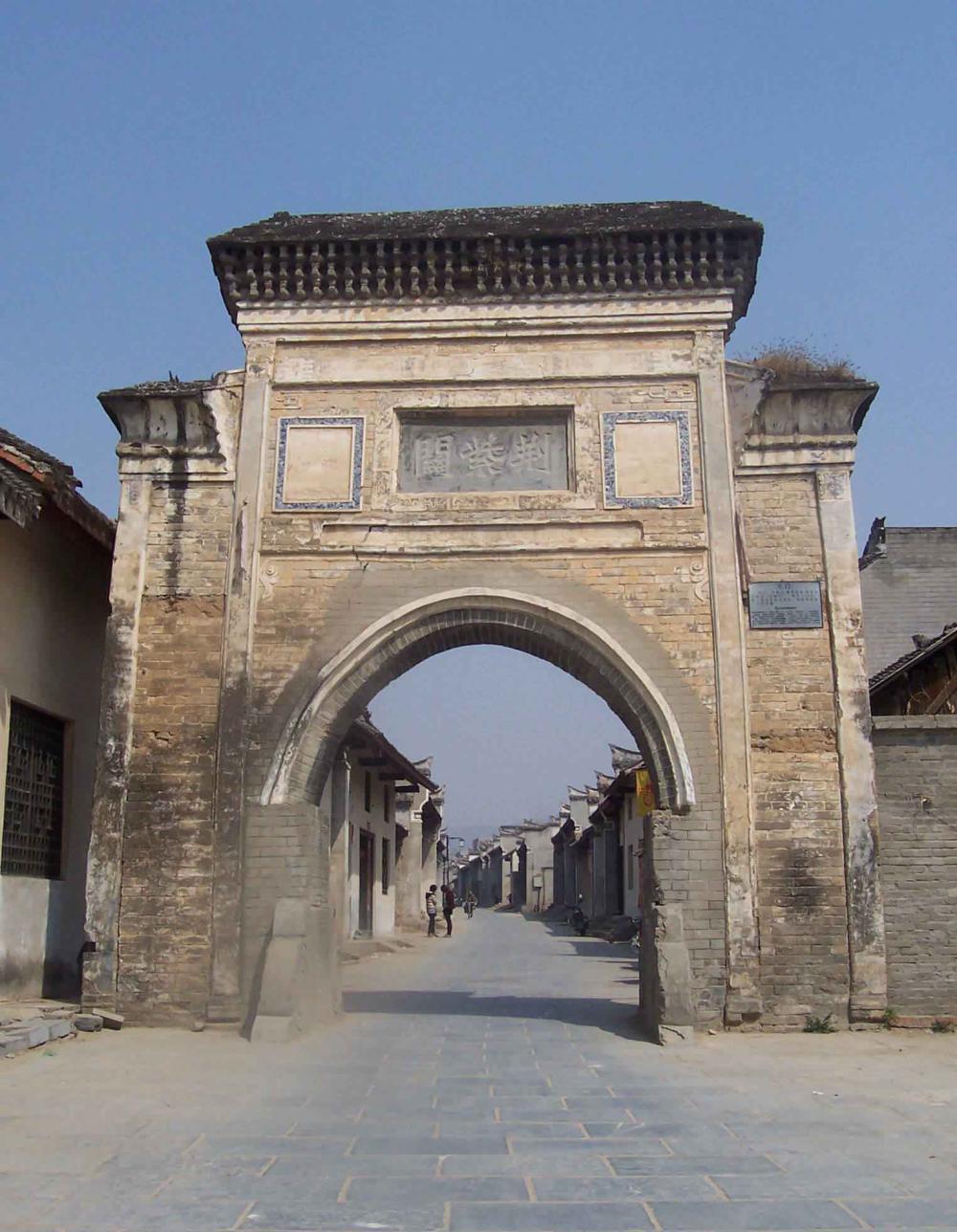 这个村子地跨三省, 底蕴绵长却无人开发, 只有游客自发前往