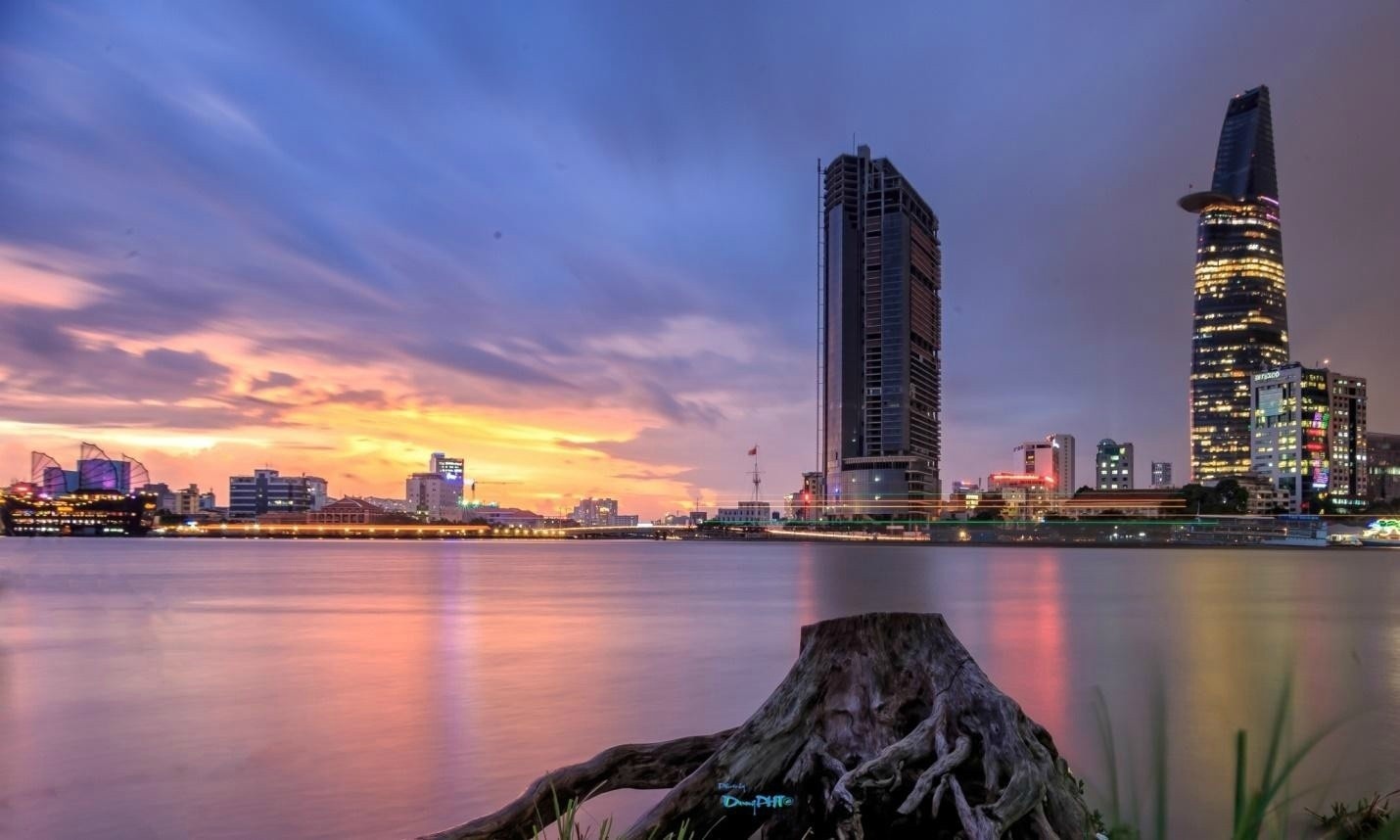 西贡河是越南南部的一条河流,由于此河流经越南第一大城胡志明市