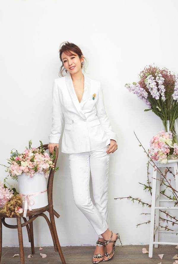 秦海璐曾被吐槽很丑,如今40岁逆生长,时尚造型优雅不失性感