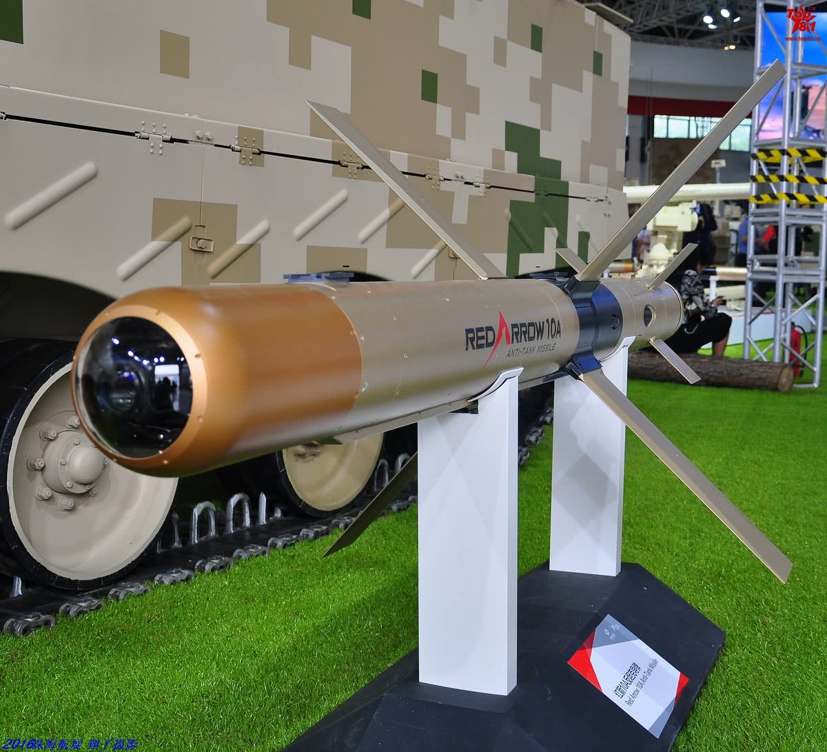 我国步兵反坦克主力是红箭系列反坦克导弹,目前型号已经发展到了红箭