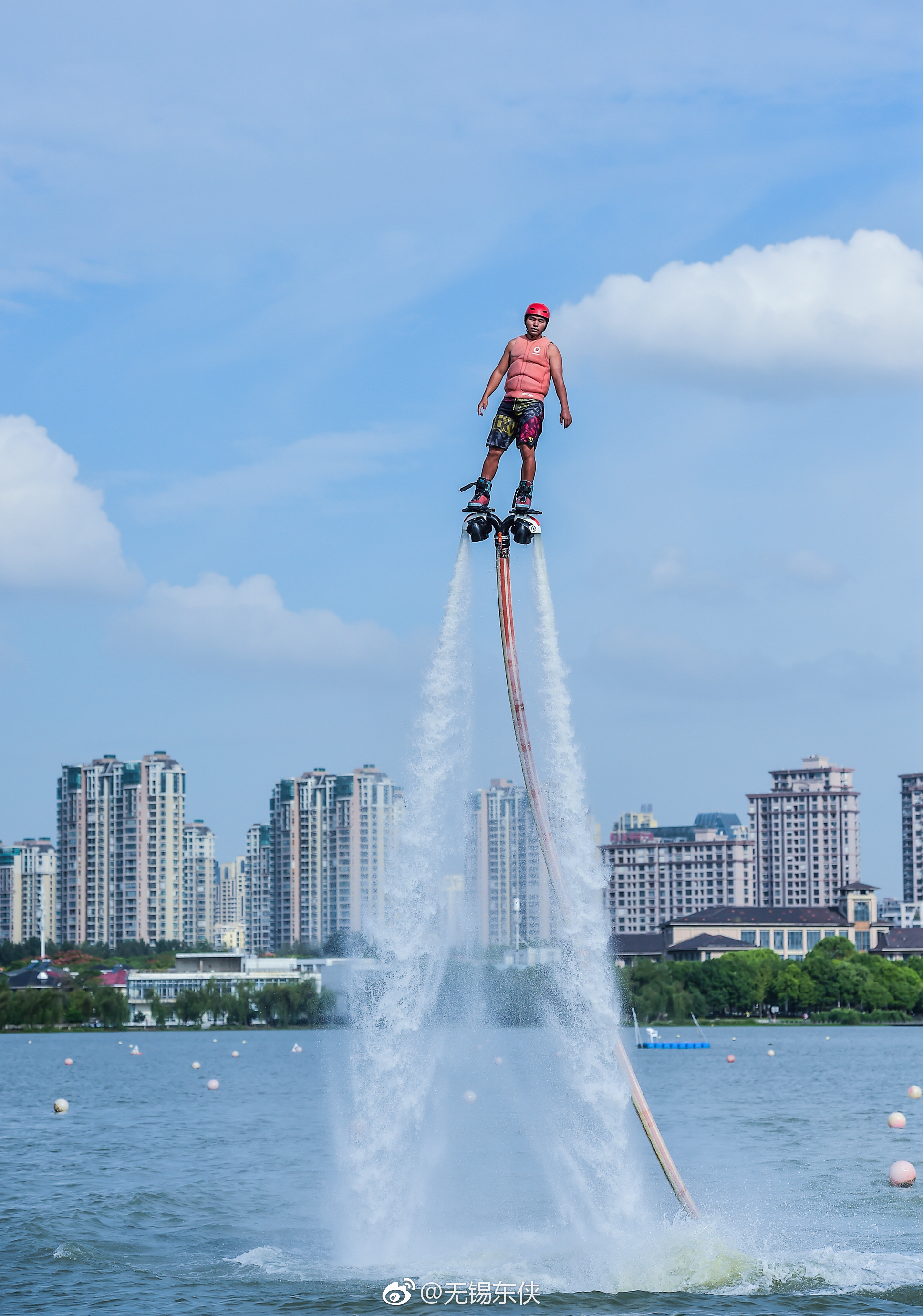 无锡蠡湖,一场不期而遇的水上汽艇飞人表演,好震撼啊