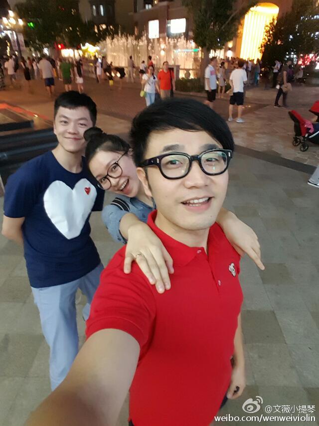 王铮亮的妻子文薇是知名小提琴演奏家,陈秋莳正是她的同学和好友,与