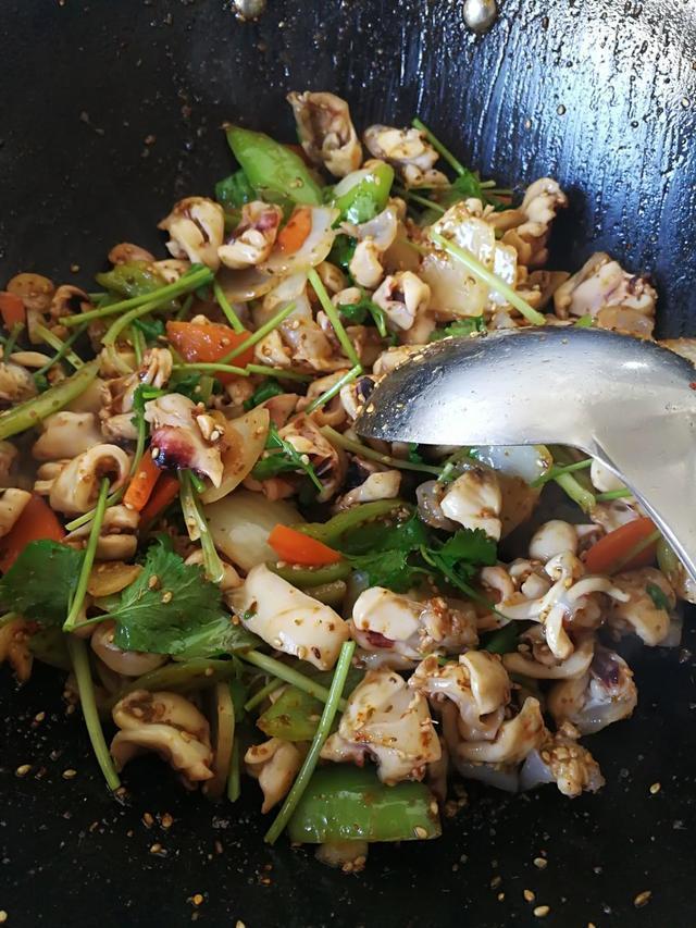 香辣什锦鱿鱼,香辣过瘾又下饭,做法简单还快捷|香辣|鱿鱼|什锦_新浪新