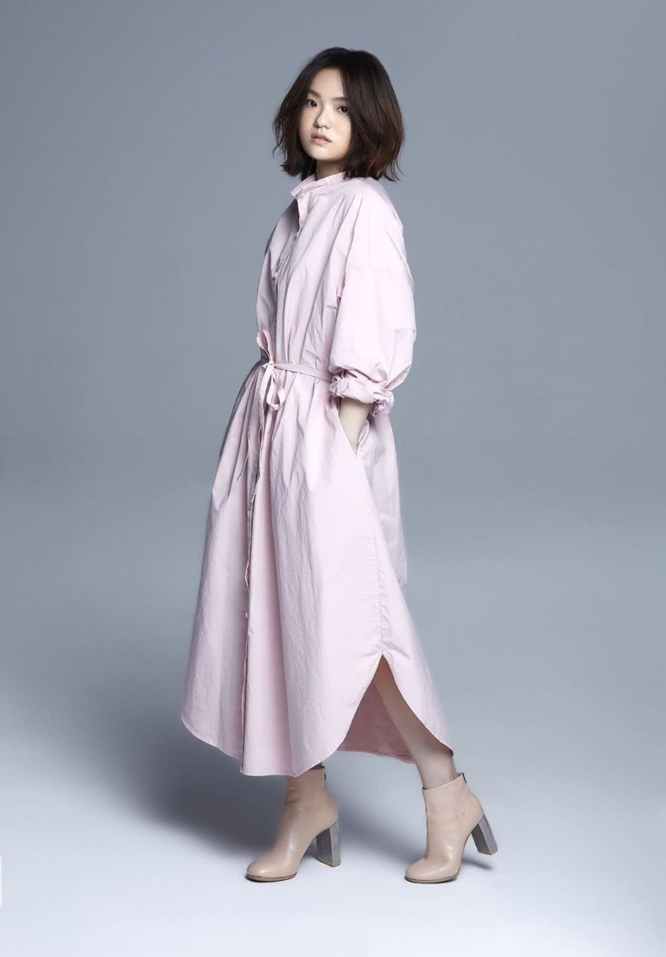 她与大11岁男友约会竟装不熟,被曝怀孕直白否认,美得令人心动