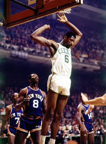 拉塞尔13个赛季拿了11座总冠军没夺冠的那两年他输给了谁