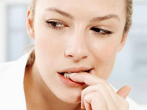 35岁女子持续吞食美甲15年真的有可以吃的美甲吗结果不可思议