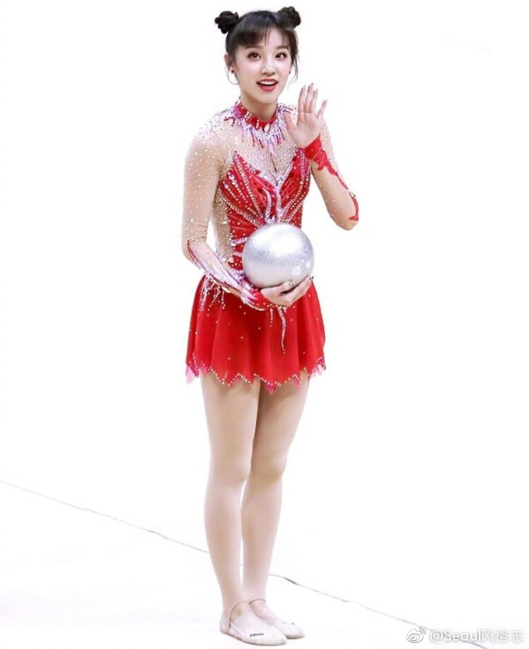 2018偶像运动会上参加艺术体操项目的宋雨琦多才多艺