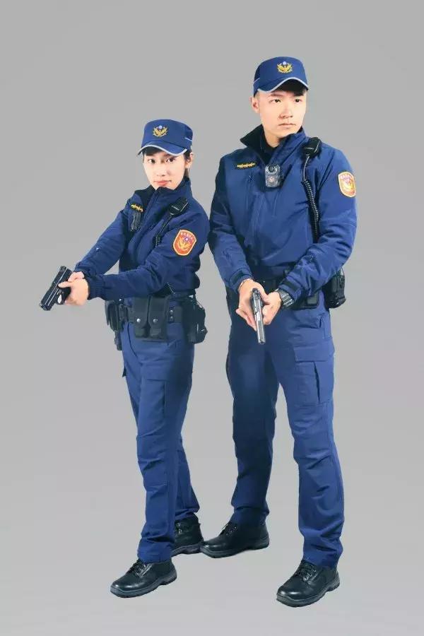 2018年警察最新制服出炉!网友:终于不像保安服了!|制服|警服|警察_新浪新闻