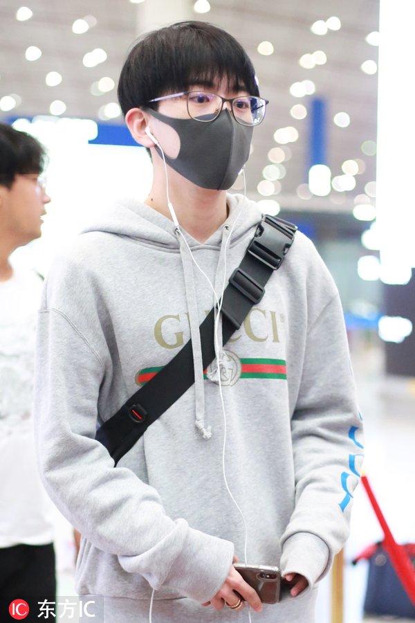 费启鸣收到粉嫩礼物还被狂拍,曾经的小胖子为何能有近2000万