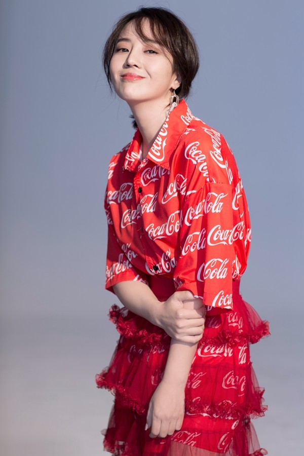 孟子叶《极速青春》热情奔放 新写真彰显"火红系女孩"独特气质