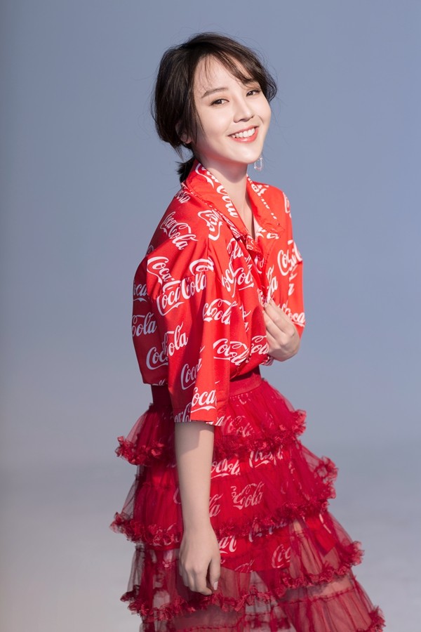 孟子叶《极速青春》热情奔放 新写真彰显"火红系女孩"独特气质