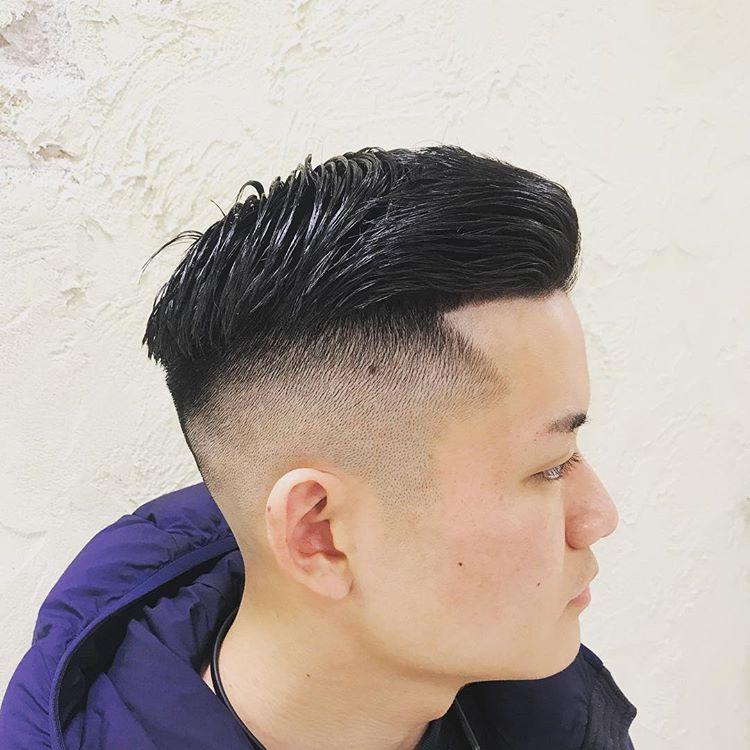 男生把两边推光的发型,都很有型