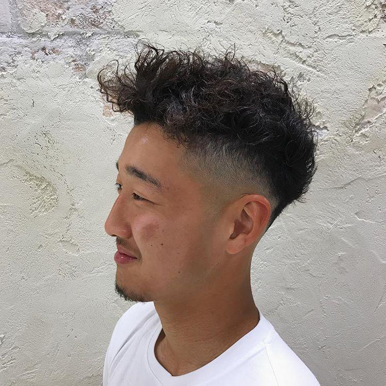 男生把两边推光的发型,都很有型