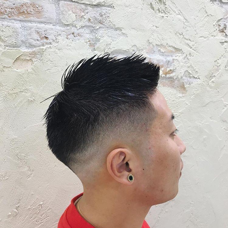 男生把两边推光的发型,都很有型