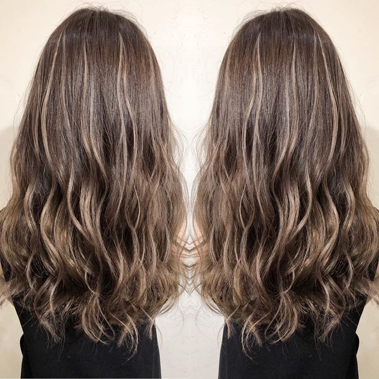 水浪卷长发发型,长发这么美,你还舍得剪短吗