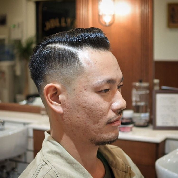 侧分的复古发型男生剪完都很帅