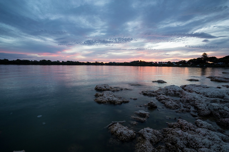 南澳大利亚的麦克唐奈港,海面风平浪静