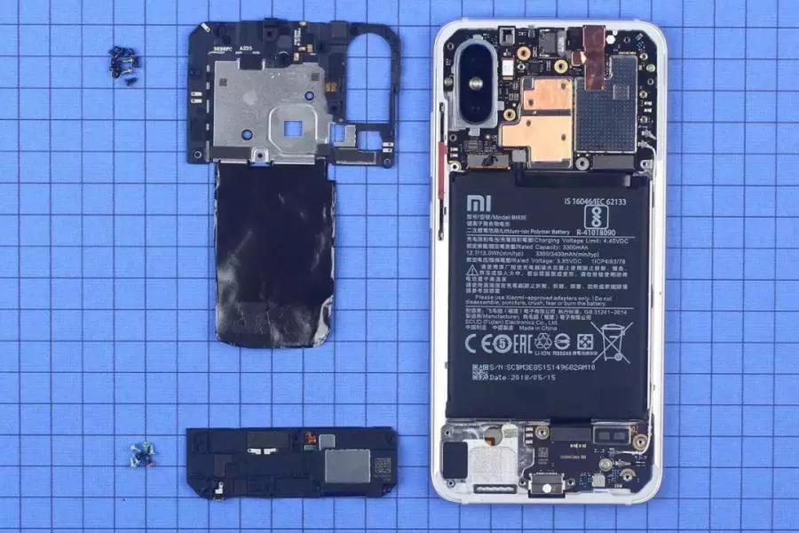 主板"夹"在摄像头中间,小米 8 拆解__财经头条