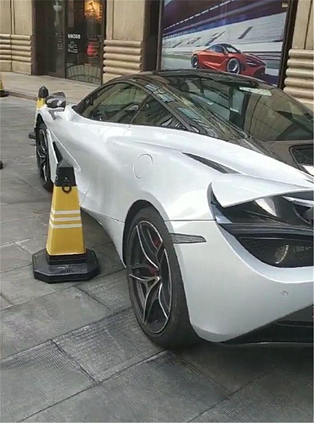 上海首辆迈凯伦720s现身车牌还未悬挂车主是一位富二代