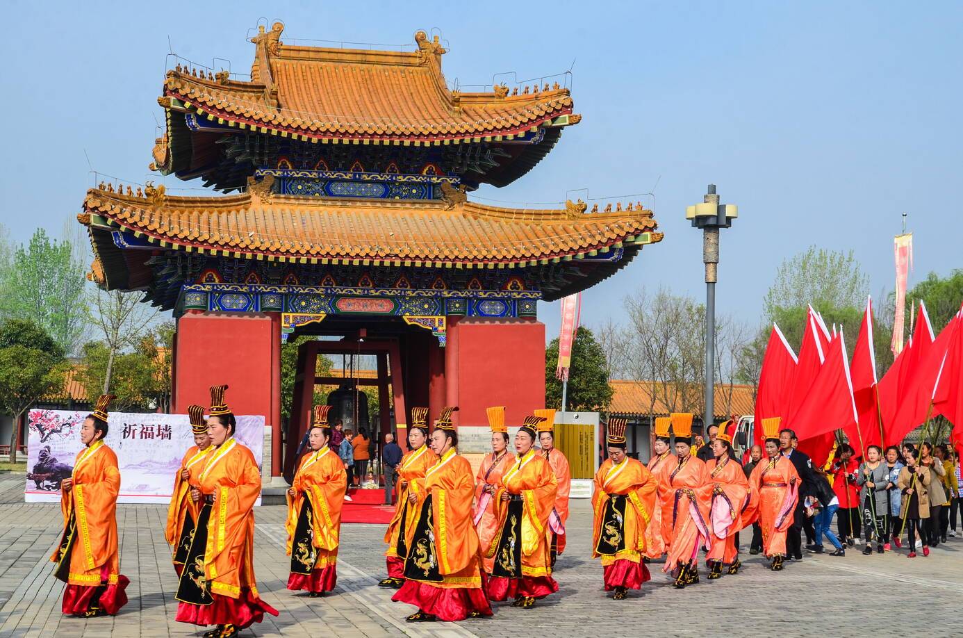祭老子,拜财神,看民俗,赏山花,赶一场传承千年的楼观古庙会