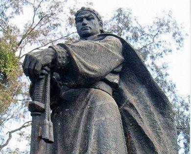 此人19岁拜将, 20岁封王, 32岁被凌迟, 割了上百刀不吭一声