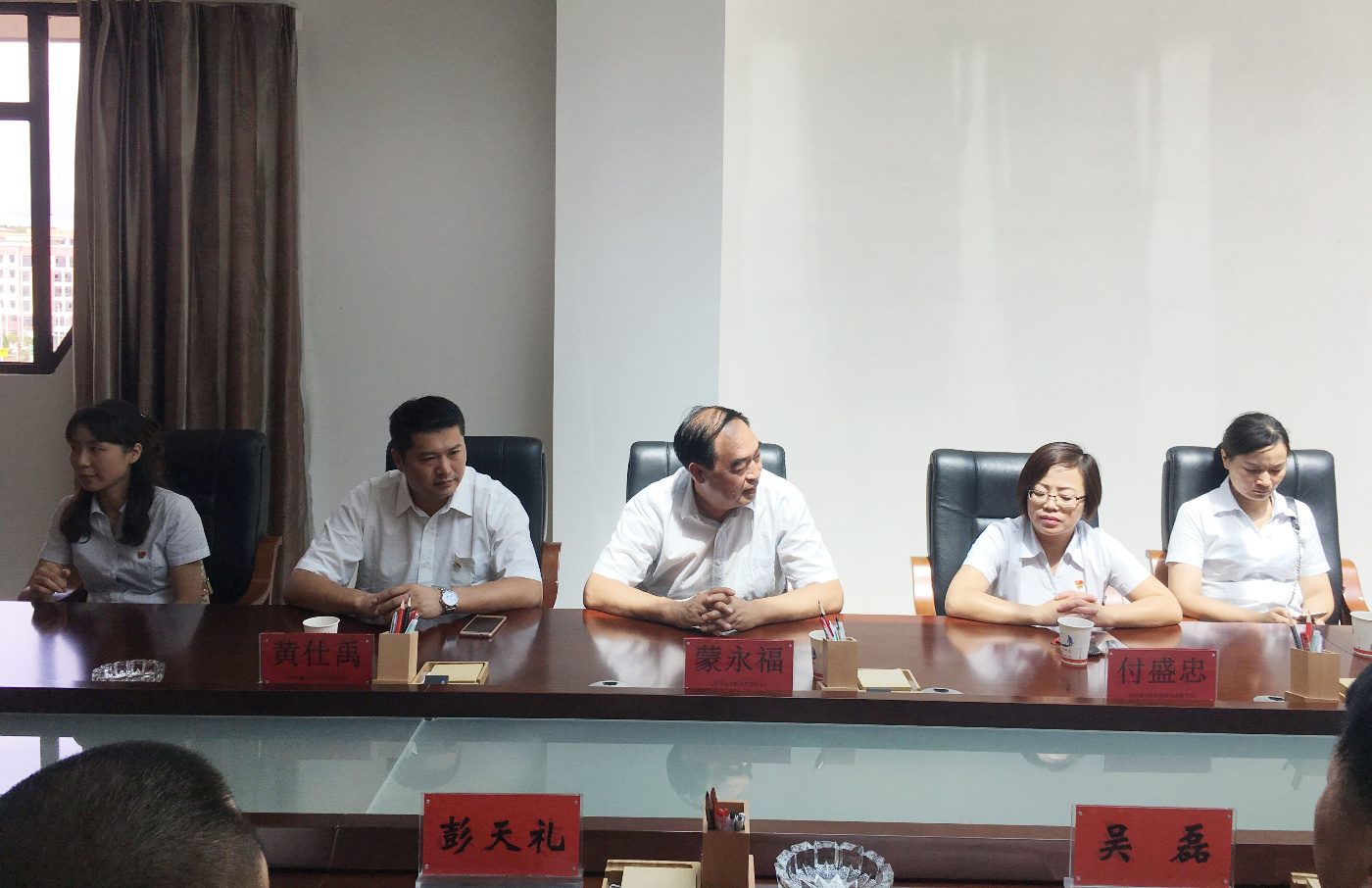 职业学院慰问贵安消防支队官兵