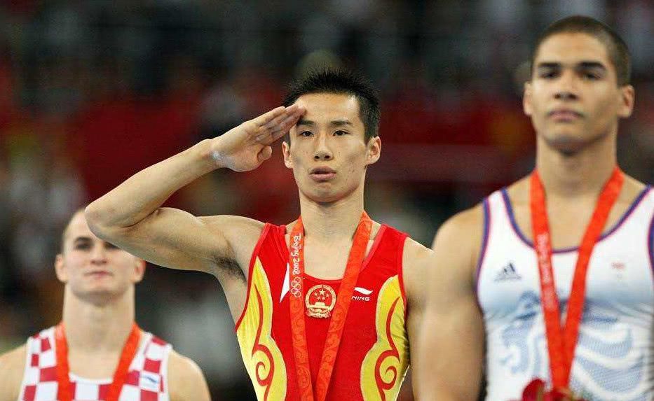 奥运冠军包庇女友诈骗队友,女友被判无期,他全身而退如今变这样|肖钦