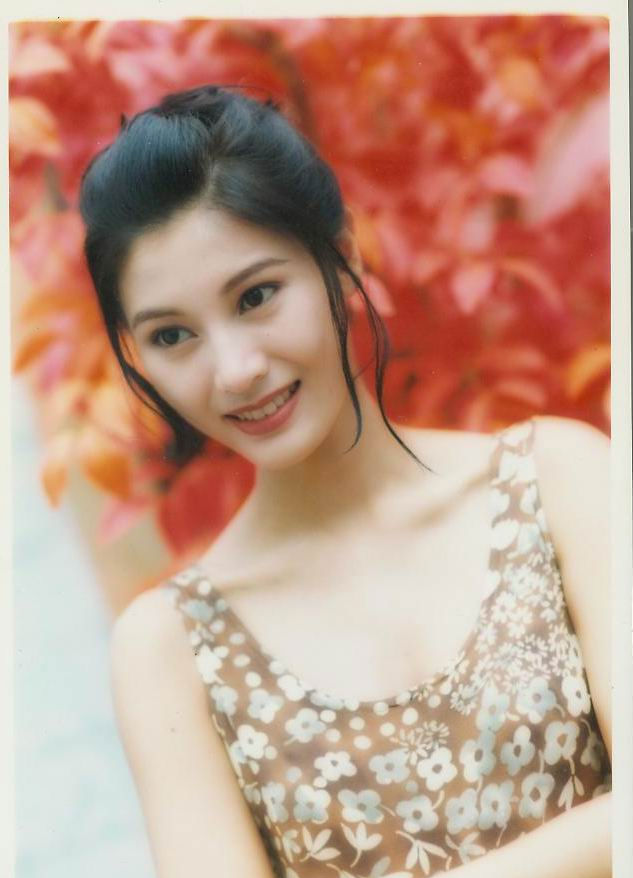 年轻时期的李嘉欣颜值有多高,网友,我看十几遍,天然美女