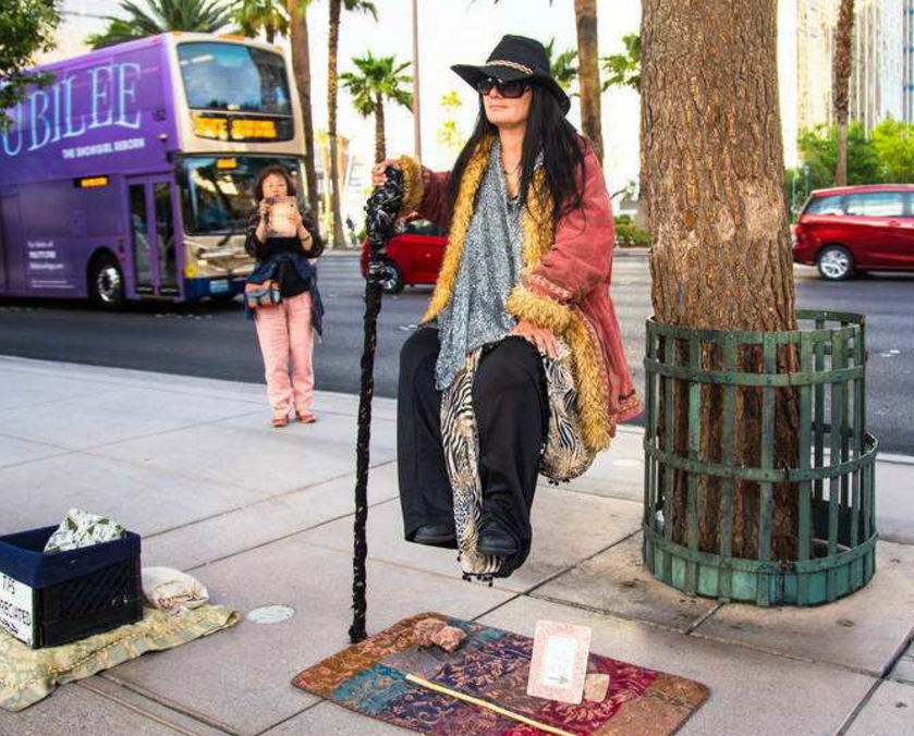 印度街头表演的悬浮术,到底是怎么做到的?看完解开多年疑惑