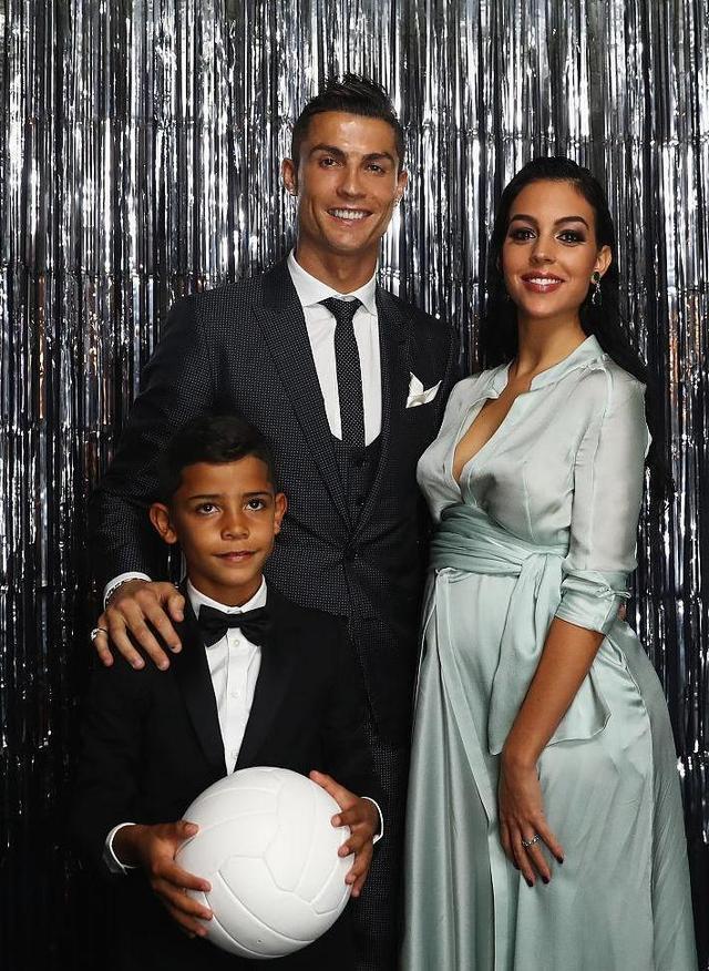 从灰姑娘到太子妃,一见钟情的童话故事|克里斯蒂亚诺·罗纳尔多