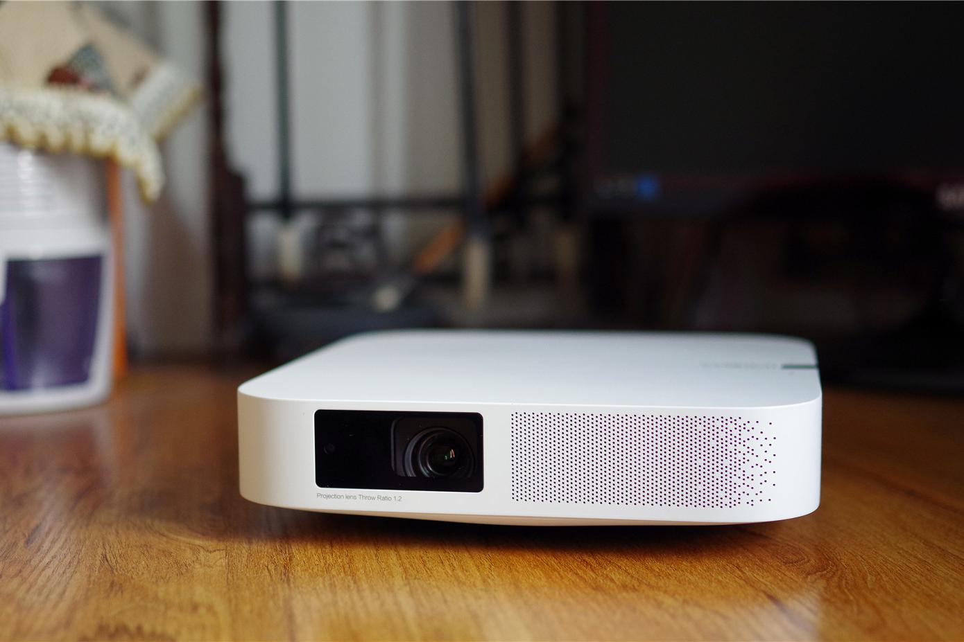 百寸画面升级视界头等舱,极米z6让电视黯然下岗