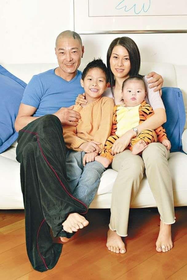 相差24岁!59岁武打明星卢惠光与女友不离不弃,即将结婚?