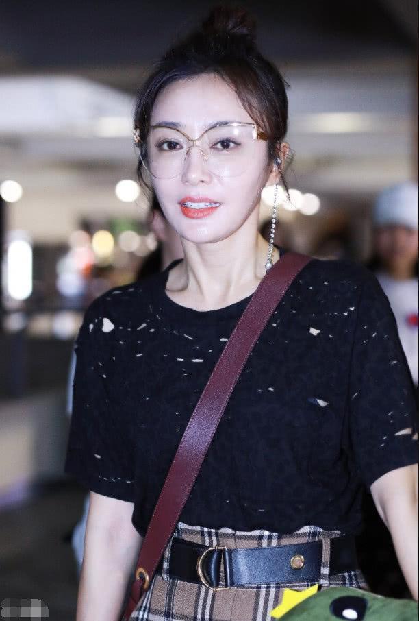 秦岚:天生素颜我最美,端庄大气绝对淑女