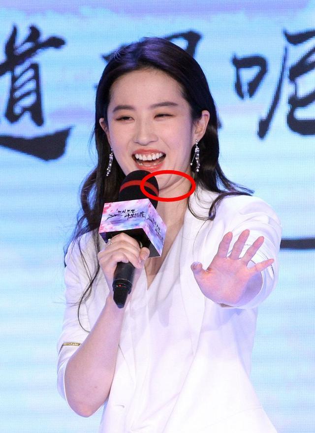 女星大笑时:baby尴尬,杨幂显老态,最后一位差点把自己丑哭了!