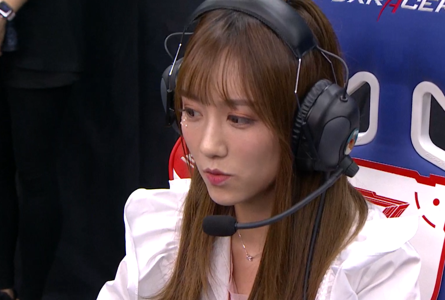 美女主播都是见光死?南波儿登陆lpl舞台!网友:这美女谁啊?