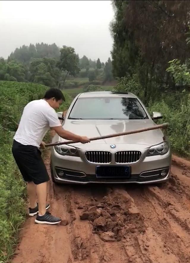 开宝马回家路上原来遇到此类情况,车主说早知道我就买越野车