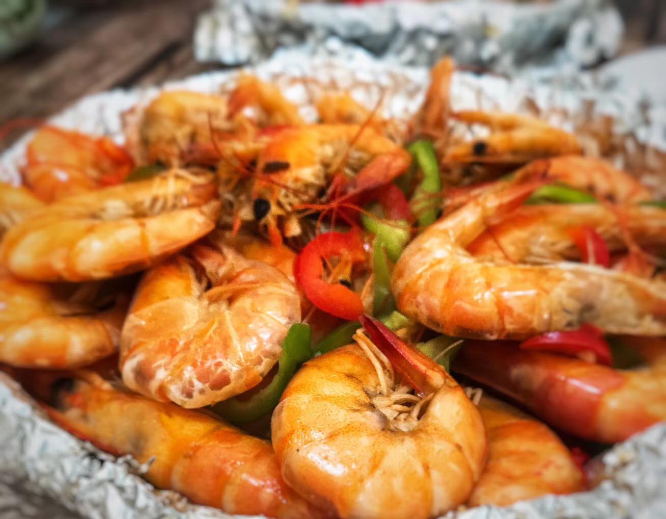 锡纸烤大虾素炒佛手瓜香菇焖豆腐味道不错哦