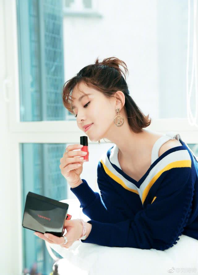 刘诗诗剪八字刘海 波波头发型秒变清新少女范,你们剪了也不老气