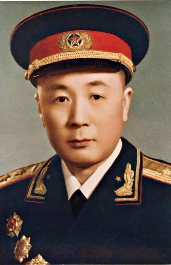 他是"红军三虎"之一指挥官,曾指挥炮手击毙日本中将而轰动全国