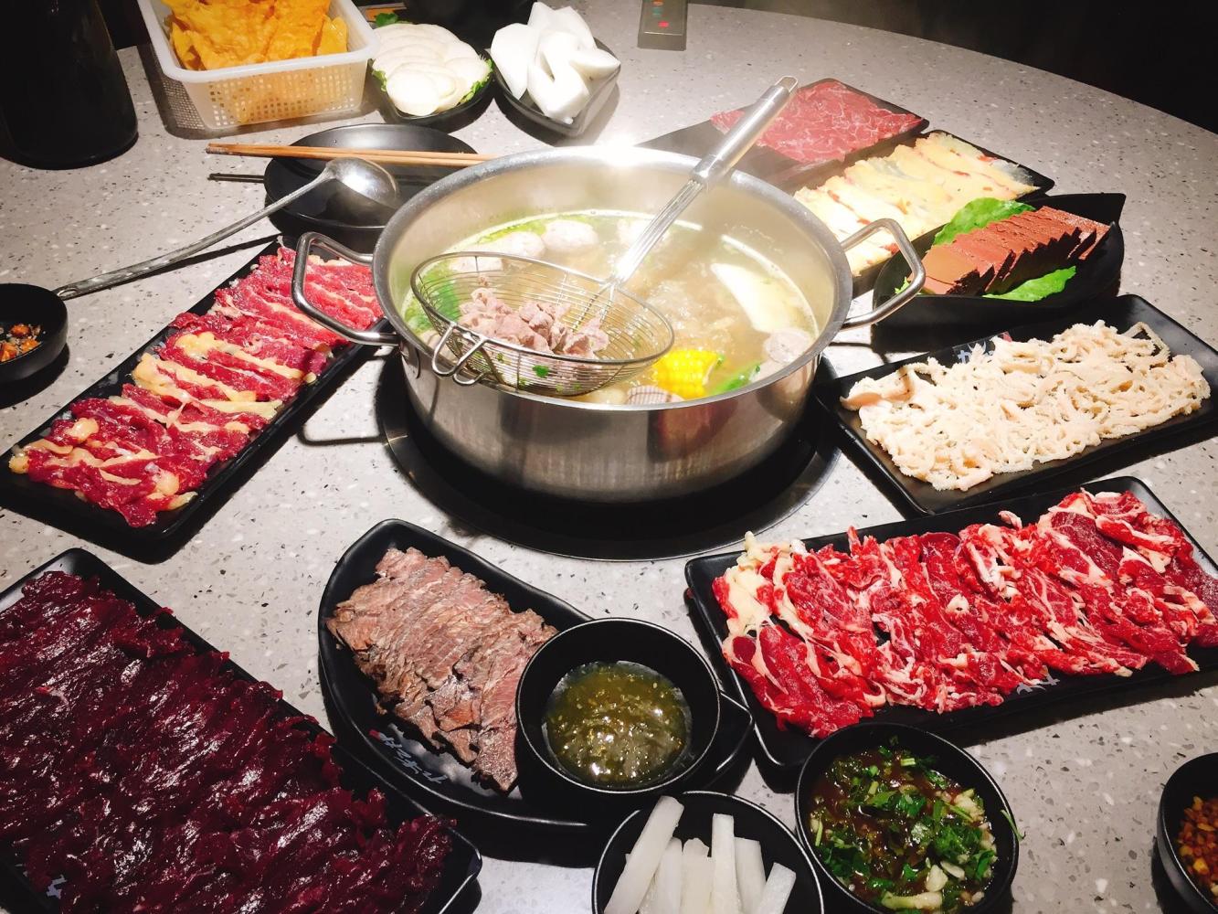 广东最好吃的火锅, 汤底直接用矿泉水, 不添加任何调味料