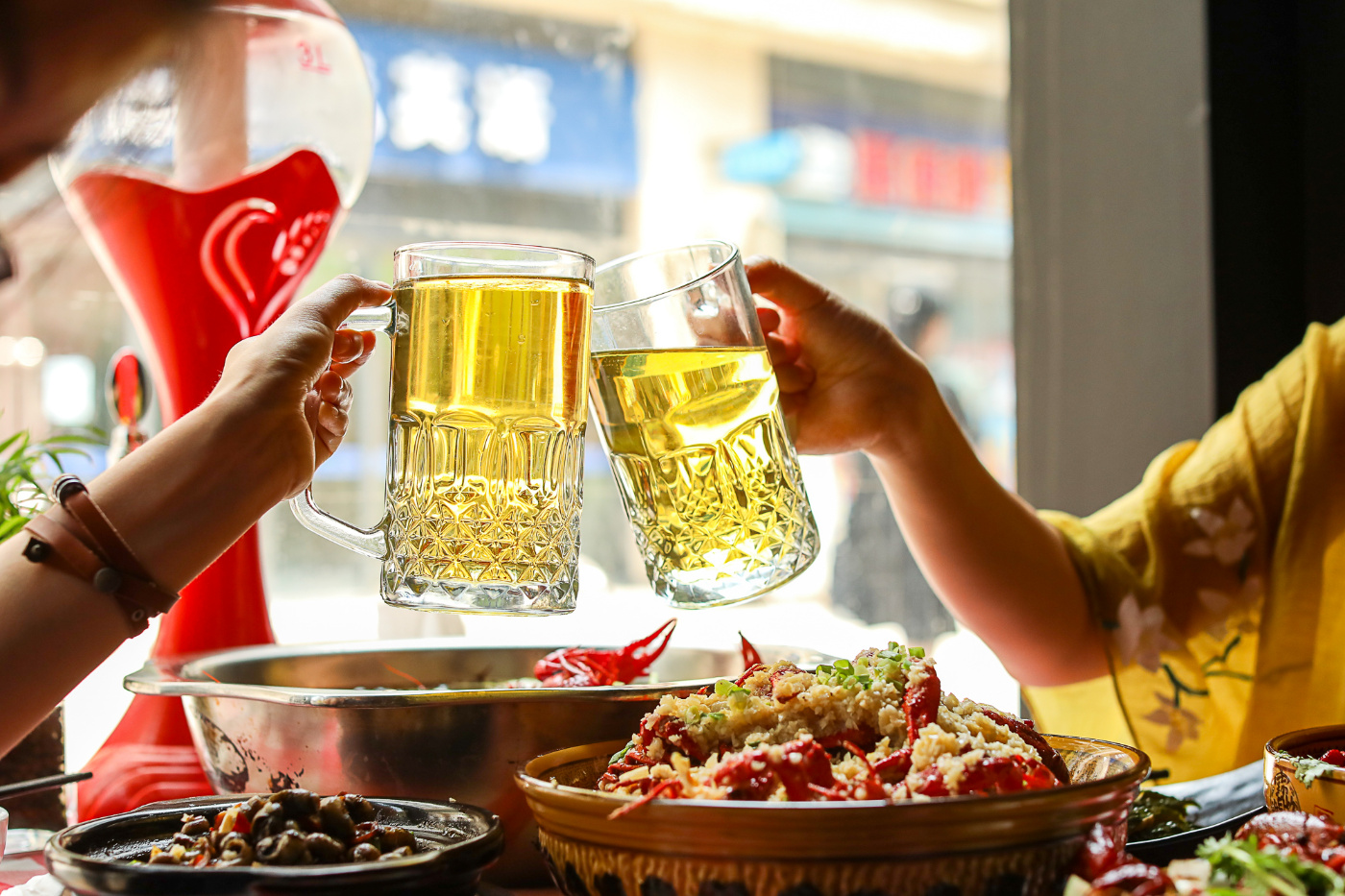 据说一大批世界杯球迷,吃了这家江苏风味大排档,不提上天台这事