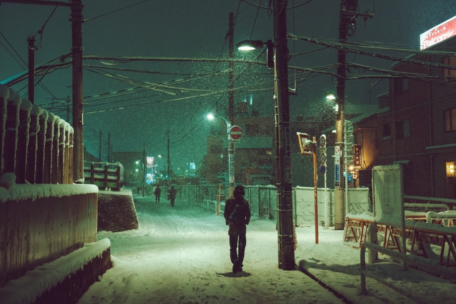 雪夜图片唯美一人图片